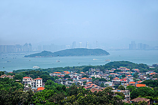 福建厦门市鼓浪屿日光岩山上眺望鼓浪屿中西建筑