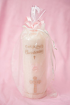 洗礼仪式,蜡烛,包装,向上,女孩,粉色背景