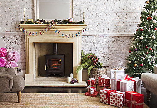 圣诞树,礼物,装饰,靠近,壁炉,客厅