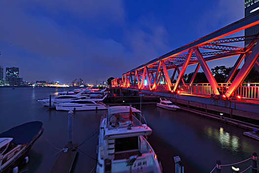 铁桥与黄浦江夜景