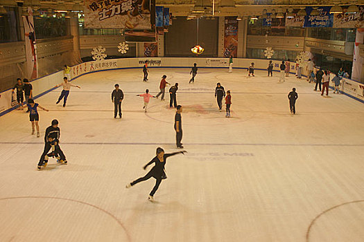 铁岭滑冰场图片