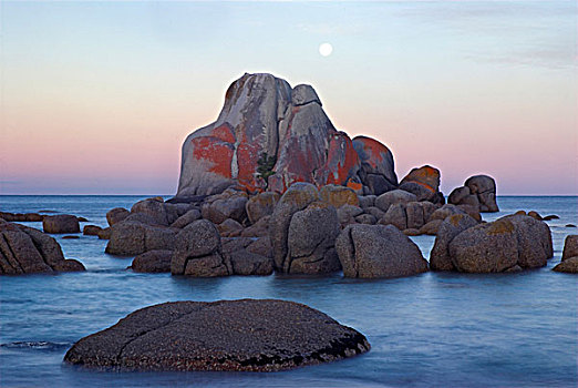 石头,云,月亮,野餐,威廉山国家公园,日落,塔斯马尼亚,澳大利亚
