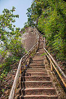 广东韶关丹霞山中国红石公园登山道