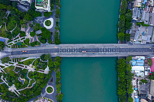 中国广东广州,航拍夏末晨曦中的海珠广场和海珠桥