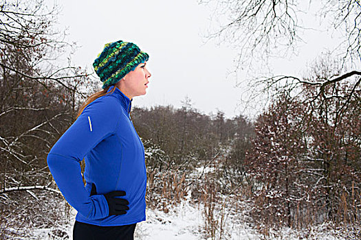 女性,跑步,休息,冬天,场景