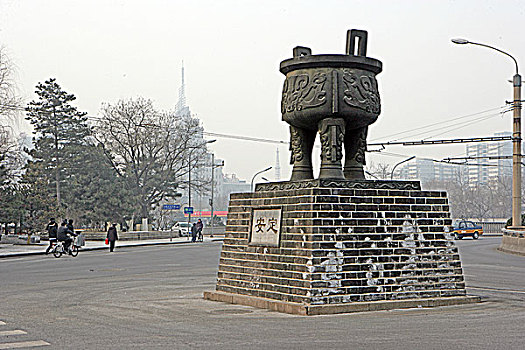 北京安定门鼎雕塑