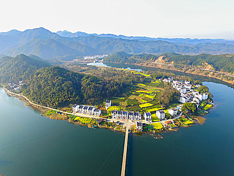 航拍乡村山峰河流桥梁油菜花田