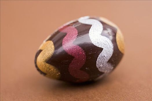 涂绘,巧克力蛋,褐色背景