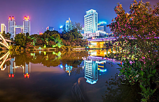 民歌湖曲水桥夜景全景