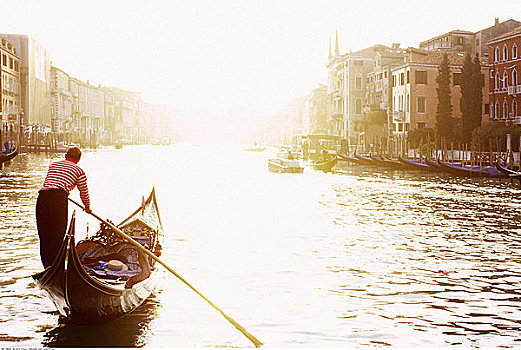 平底船船夫,划船,日落,威尼斯,意大利