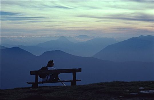坐,女人,山脉全景,卡林西亚,奥地利,欧洲