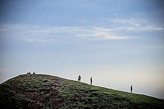 人,山,天空