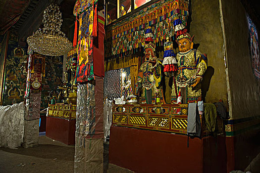 西藏拉萨小昭寺佛龛