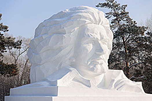 贝多芬雪雕像