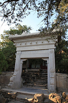 北京皇家园林颐和园画中游石牌坊