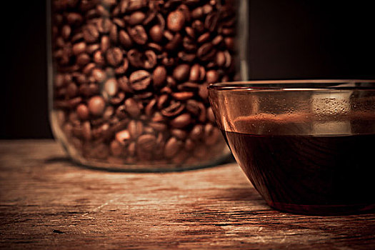 杯子,黑咖啡,罐,咖啡豆,木桌子