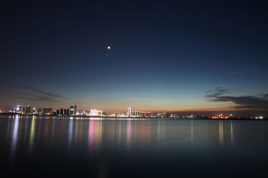 滨海城市夜景