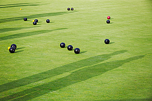 草坪,保龄球,球,散开,玩,表面,两个,挨着,目标,长,影子,草地,草