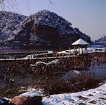 安徽黄山屯溪新安江雪景