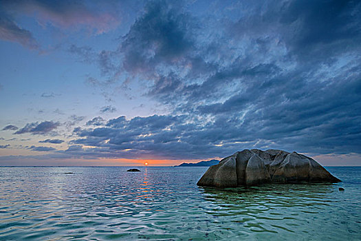 石头,水中,日落,拉迪格岛,塞舌尔