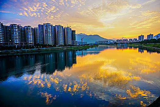 建筑群,高楼,河,灯,夜景,倒影,蓝天,白云