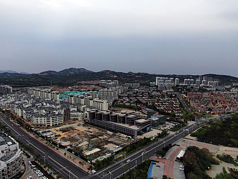 山东省日照市,初夏海滨凉风习习,沙滩洁净海水清澈让人心旷神怡