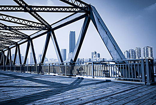 中国上海,摩天大楼老铁桥