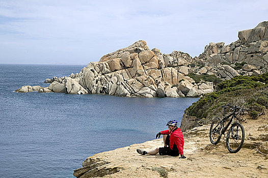 男人,坐,自行车,海岸