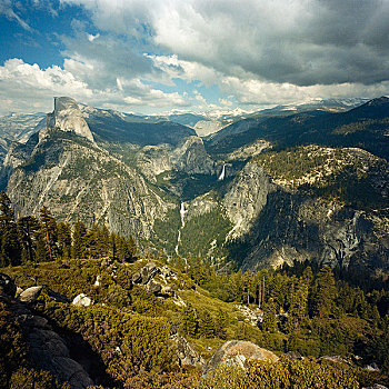瀑布,山峦,优胜美地国家公园,加利福尼亚,美国