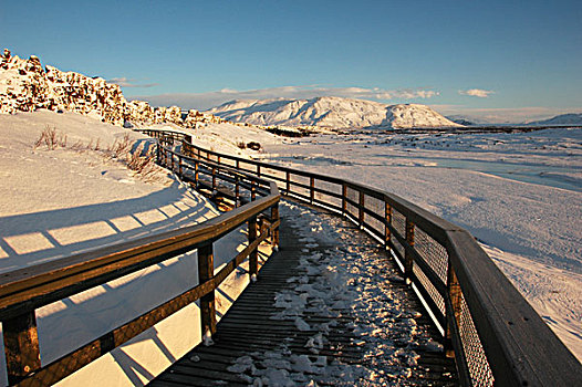 iceland,national,park,pingvellir,tourist,path,in,snowy,landscape