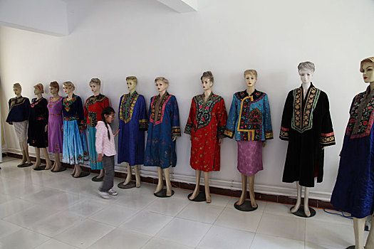 维吾尔族刺绣