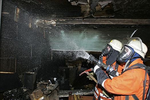 海德尔堡,2005年,呼吸,防护,灭火,公寓,火