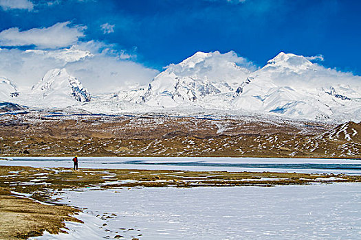 新疆,雪山,湖泊,湖面,冰块