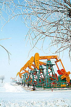 大庆油田冬季采油景观