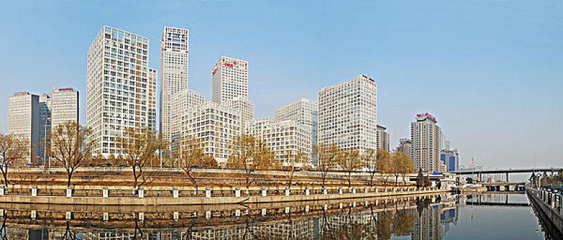 北京护城河边上的soho建筑群全景图