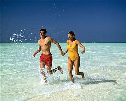 年轻,情侣,慢跑,浅水,马尔代夫,印度洋