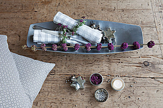 枝条,紫色,方格,亚麻布,餐巾,迷迭香,餐巾环,木桌子