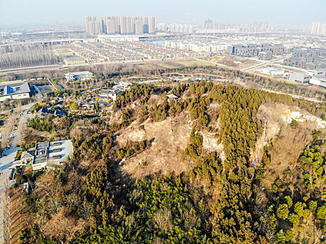 航拍江苏徐州龟山景区龟山汉墓