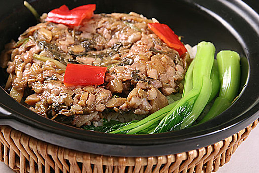 梅菜肉饼煲仔饭