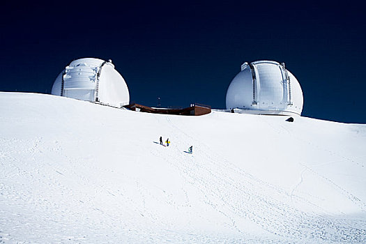 夏威夷,夏威夷大岛,莫纳克亚,观测,积雪,三个,滑雪板玩家,走,斜坡