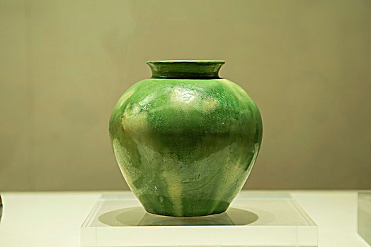 绿釉斑彩罐