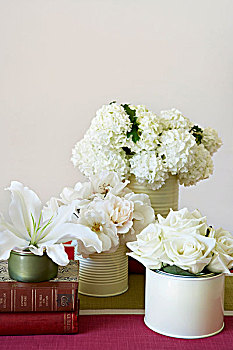 白色,绣球花,玫瑰,百合,锡罐