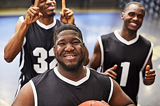 头像,微笑,自信,年轻,篮球手,团队,黑色,手势,庆贺,胜利