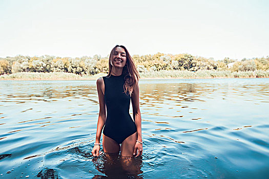 女人,头像,穿,泳衣,站在水中,看镜头,微笑
