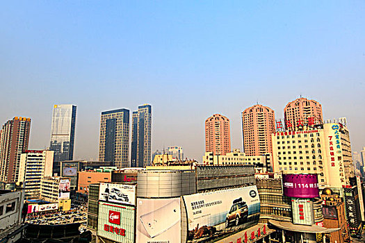 从二七纪念塔俯瞰郑州风光