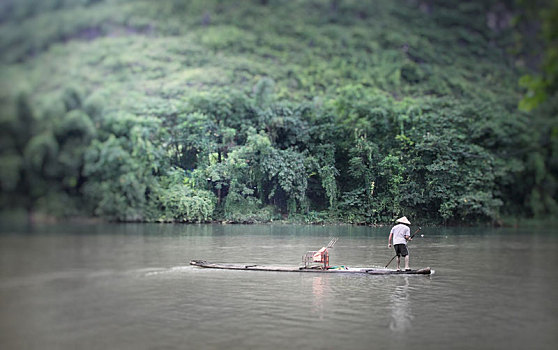 越南卡斯特地貌与山水竹筏景观