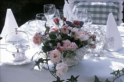 花束,玫瑰,婚宴餐桌