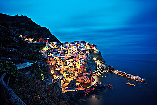 俯视,沿岸城镇,小,港口,陡峭,山坡,意大利,夜晚