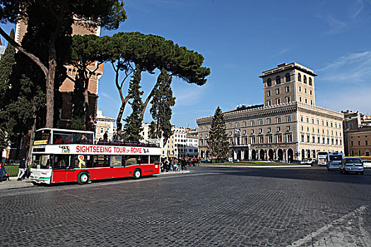 罗马威尼斯广场的观光巴士
