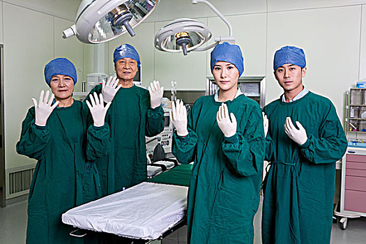 手术室医生群体像